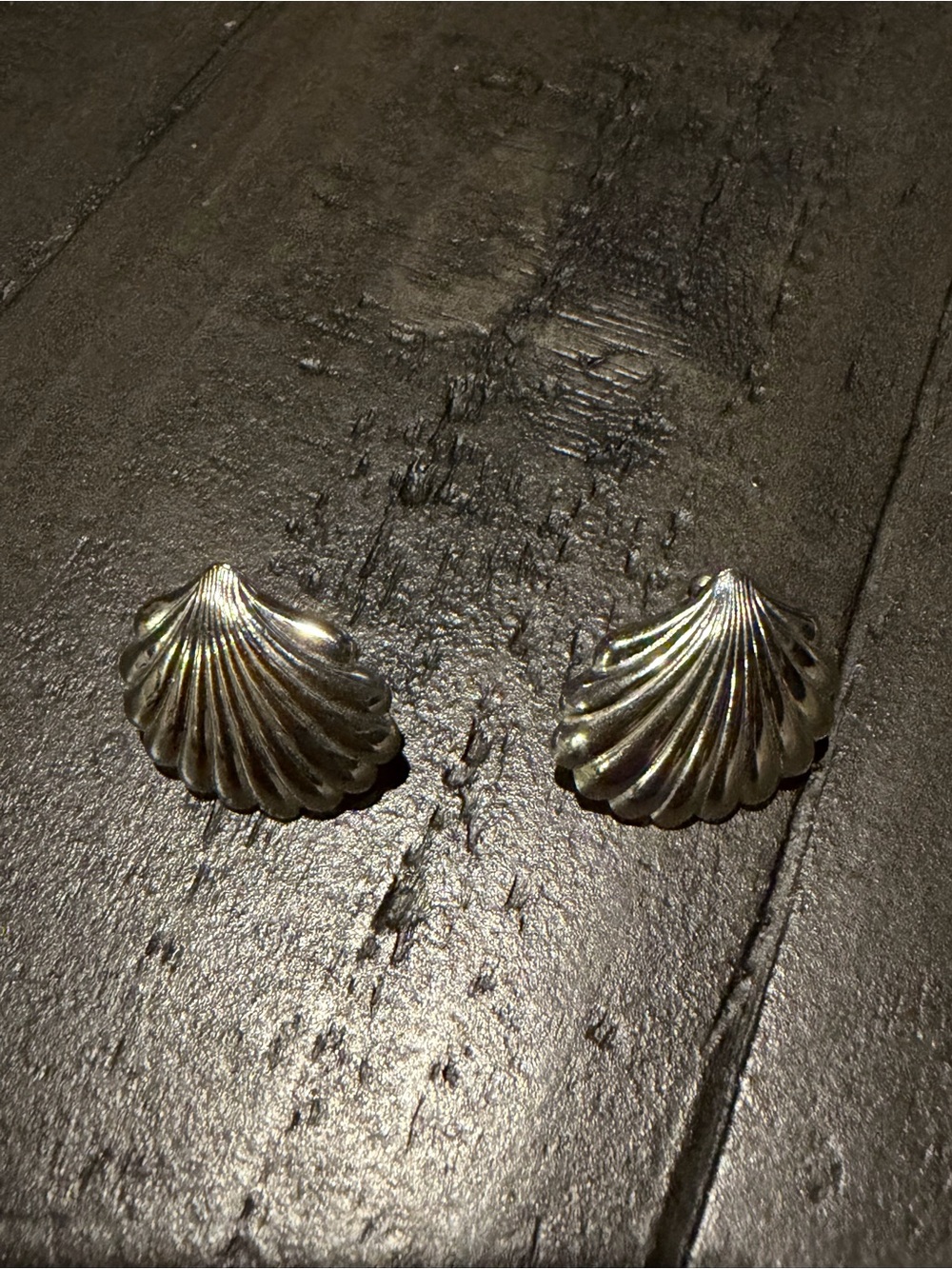 Vintage Shell Fan Stud Earrings - Silver Tone